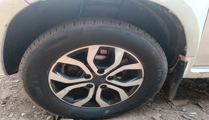 2014 Nissan Terrano XV 85 PS DIESEL, Diesel, Manual, 2,03,204 km, tyre