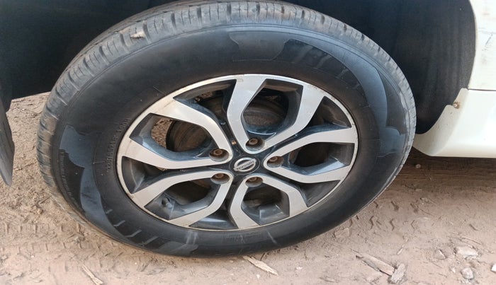 2014 Nissan Terrano XV 85 PS DIESEL, Diesel, Manual, 2,03,204 km, tyre