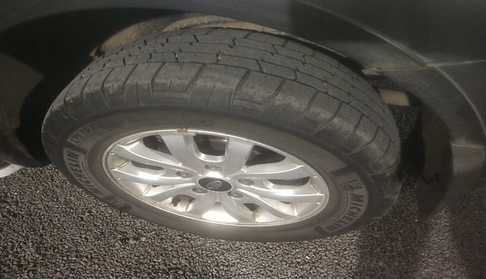 2016 Mahindra XUV500 W10, Diesel, Manual, 1,98,270 km, tyre