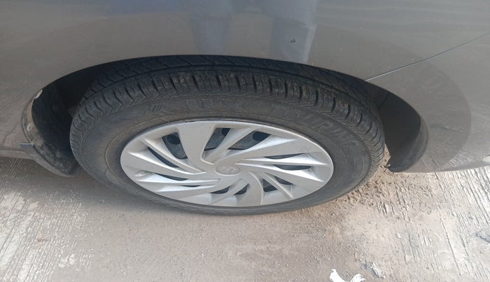 2021 Maruti Ertiga VXI SHVS, Petrol, Manual, 1,16,864 km, tyre