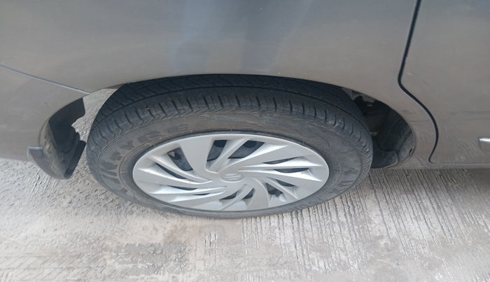 2021 Maruti Ertiga VXI SHVS, Petrol, Manual, 1,16,864 km, tyre