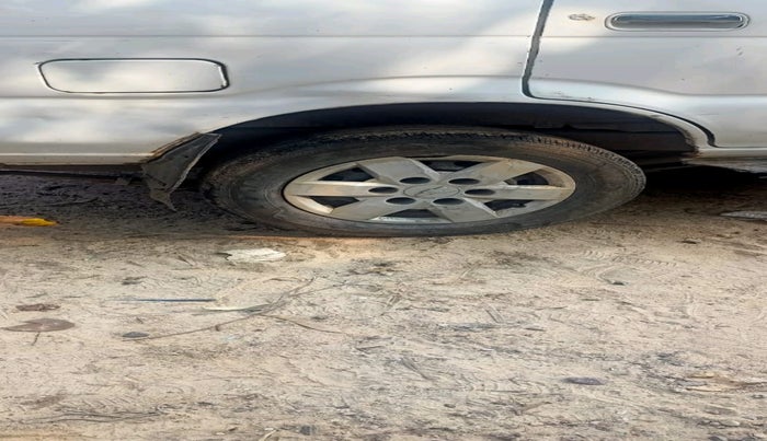 2013 Chevrolet Tavera ELITE LS B3 10 STR BS III, Diesel, Manual, 1,77,370 km, tyre