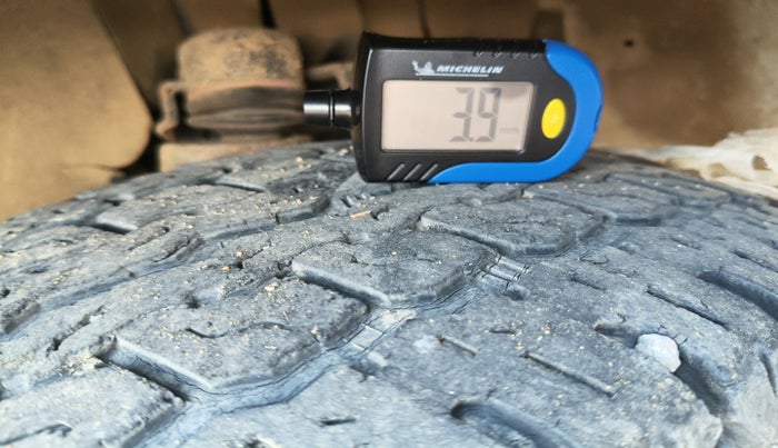 2013 Mahindra Bolero ZLX BS IV, Diesel, Manual, 1,92,800 km, tyre