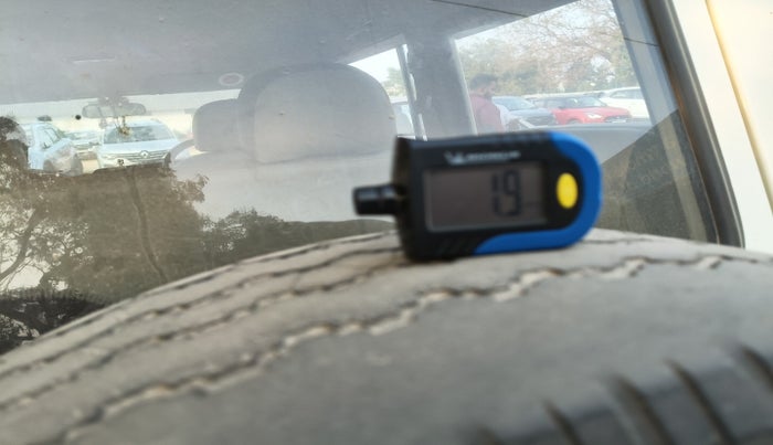 2013 Mahindra Bolero ZLX BS IV, Diesel, Manual, 1,92,800 km, tyre