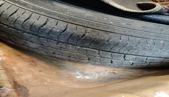 2011 Maruti Swift Dzire VXI, Petrol, Manual, 60,419 km, tyre