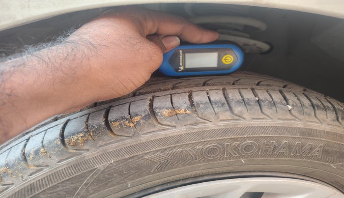 2021 Maruti Ertiga VXI CNG, Petrol, Manual, 91,706 km, tyre