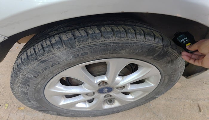 2012 Ford Figo TITANIUM 1.2 PETROL, Petrol, Manual, 83,943 km, tyre