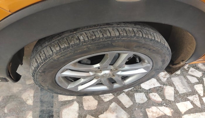 2020 Renault TRIBER RXZ AMT, Petrol, Automatic, 30,980 km, tyre