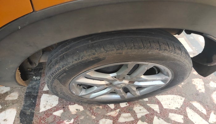 2020 Renault TRIBER RXZ AMT, Petrol, Automatic, 30,980 km, tyre