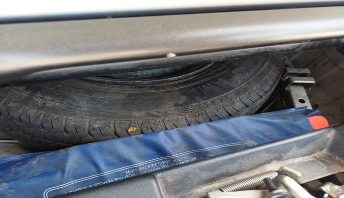 2021 Maruti Alto LXI OPT CNG, Petrol, Manual, 90,174 km, tyre