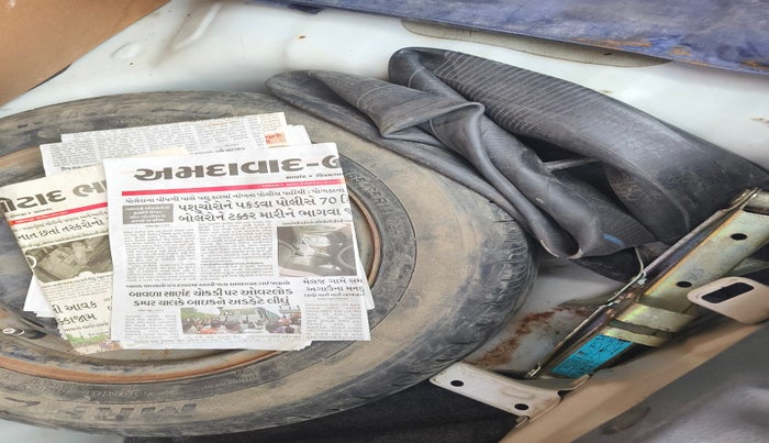 2017 Hyundai Grand i10 SPORTZ (O) 1.2 U2 CRDI, Diesel, Manual, 85,370 km, tyre