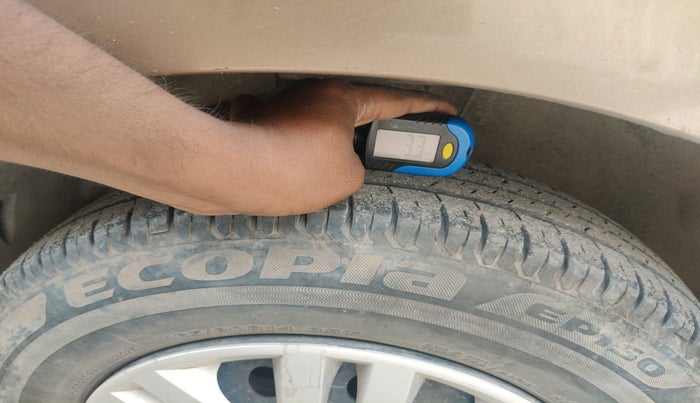 2017 Maruti Dzire VXI, Petrol, Manual, 31,833 km, tyre