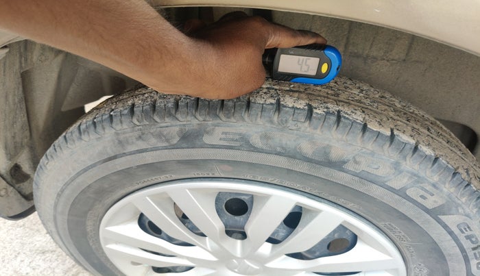 2017 Maruti Dzire VXI, Petrol, Manual, 31,833 km, tyre