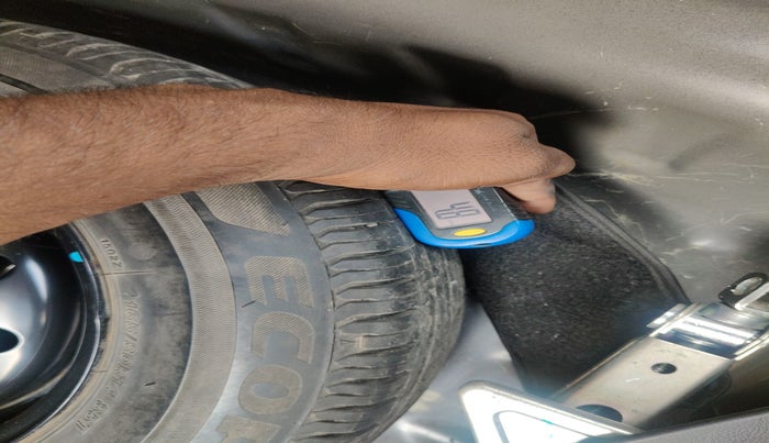 2017 Maruti Dzire VXI, Petrol, Manual, 31,833 km, tyre