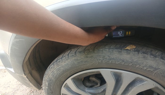 2018 Tata TIAGO NRG PETROL, Petrol, Manual, 32,434 km, tyre