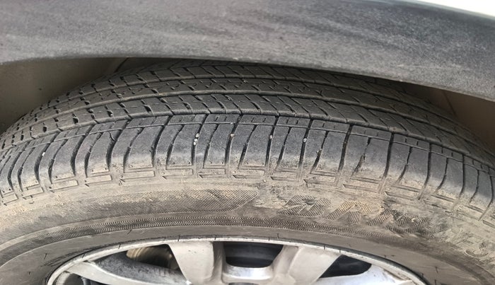 2017 Mahindra XUV500 W10 AT, Diesel, Automatic, 1,67,107 km, tyre