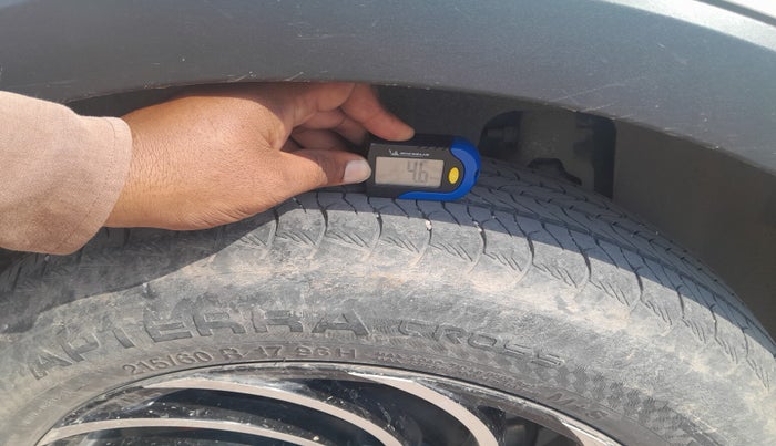 2020 Mahindra XUV300 W4 1.5 DIESEL, Diesel, Manual, 1,12,577 km, tyre