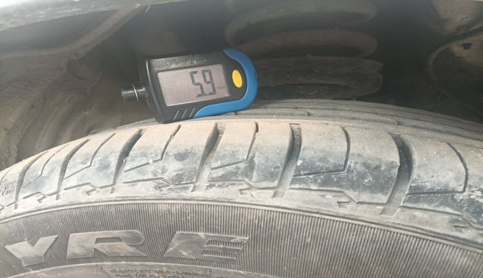 2019 Mahindra XUV300 W8 (O) 1.5 DIESEL, Diesel, Manual, 1,22,819 km, tyre