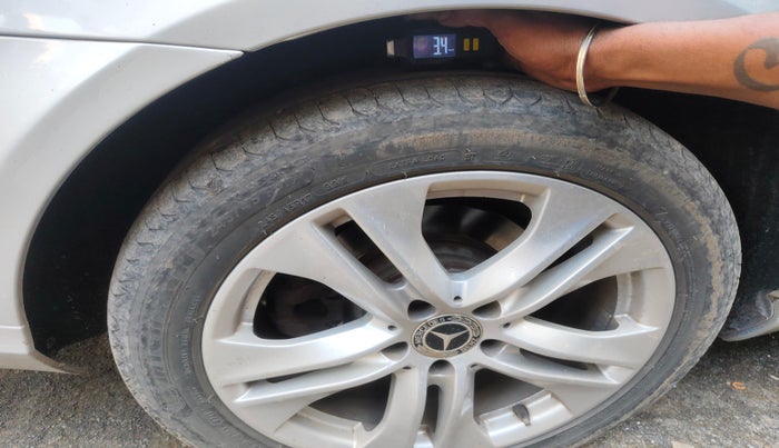 2012 Mercedes Benz Ml Class 350 CDI, Diesel, Automatic, 1,04,048 km, tyre