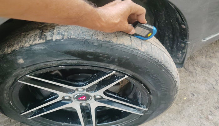 2017 Hyundai Elite i20 SPORTZ 1.4 CRDI, Diesel, Manual, 1,09,437 km, tyre