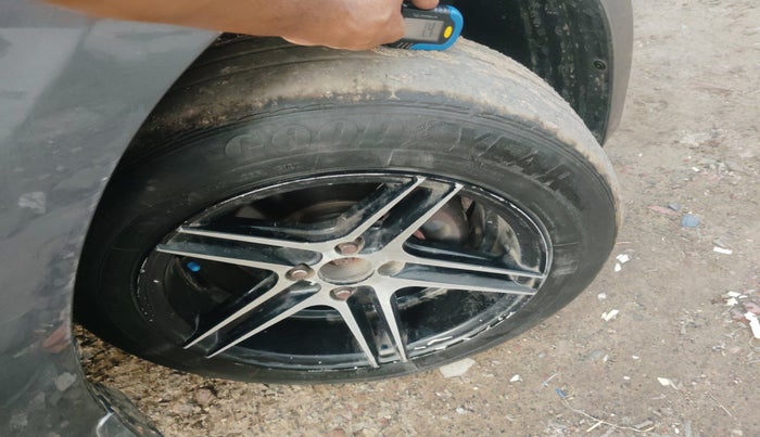 2017 Hyundai Elite i20 SPORTZ 1.4 CRDI, Diesel, Manual, 1,09,437 km, tyre