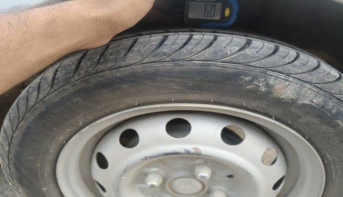 2017 Hyundai Eon ERA +, Petrol, Manual, 43,574 km, tyre