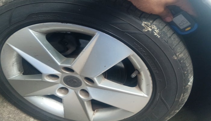 2015 Skoda Octavia AMBITION 2.0 TDI, Diesel, Manual, 1,41,143 km, tyre