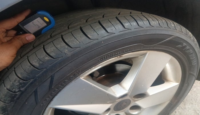 2015 Skoda Octavia AMBITION 2.0 TDI, Diesel, Manual, 1,41,143 km, tyre