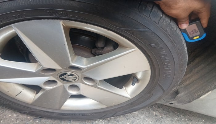 2015 Skoda Octavia AMBITION 2.0 TDI, Diesel, Manual, 1,41,143 km, tyre