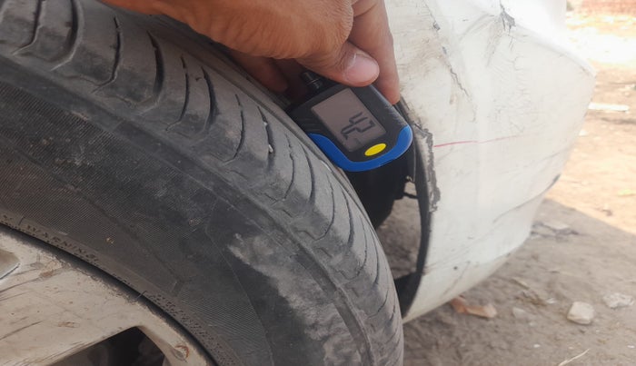 2012 Hyundai Verna FLUIDIC 1.6 CRDI SX, Diesel, Manual, 1,91,750 km, tyre