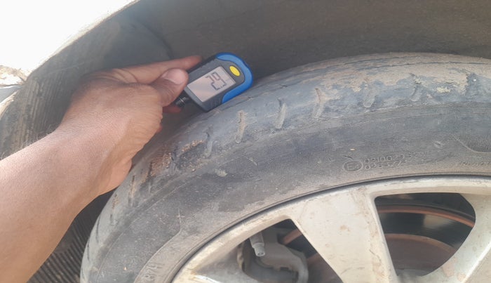 2012 Hyundai Verna FLUIDIC 1.6 CRDI SX, Diesel, Manual, 1,91,750 km, tyre