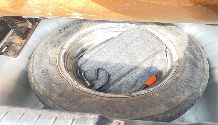 2022 Hyundai VENUE S+ 1.2, Petrol, Manual, 94,500 km, tyre