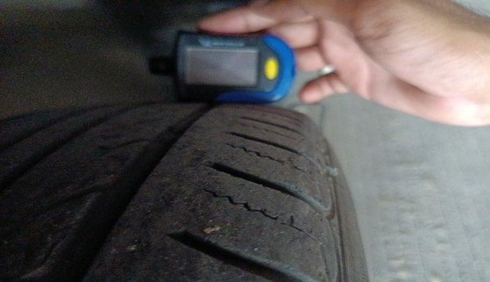 2015 Skoda Superb ELEGANCE 2.0 TDI CR AT, Diesel, Automatic, 1,97,244 km, tyre