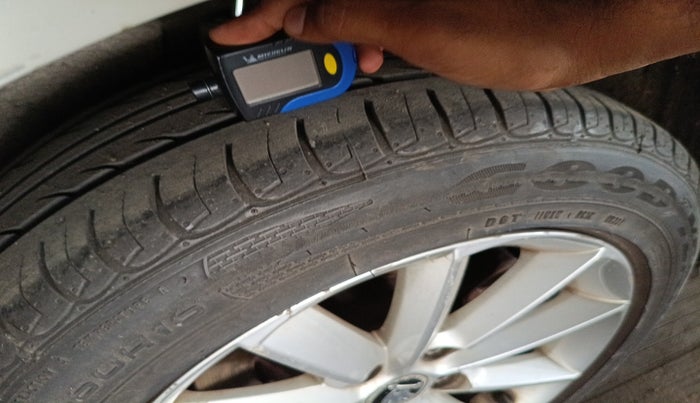 2015 Skoda Superb ELEGANCE 2.0 TDI CR AT, Diesel, Automatic, 1,97,244 km, tyre