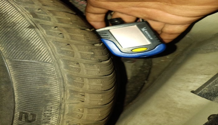 2015 Skoda Superb ELEGANCE 2.0 TDI CR AT, Diesel, Automatic, 1,97,244 km, tyre