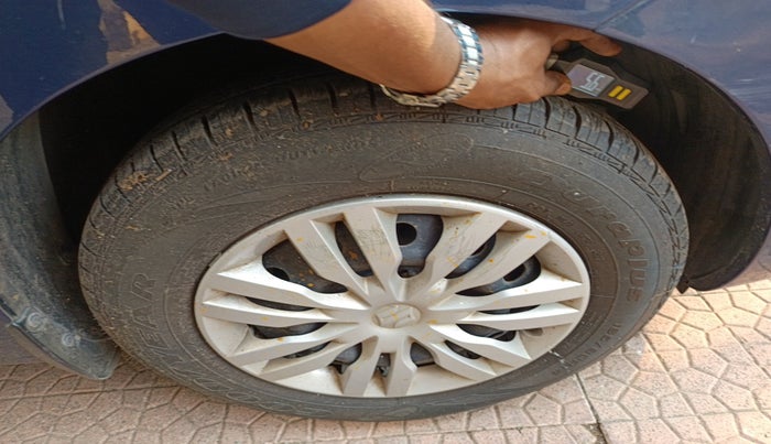 2017 Maruti Dzire VXI AMT, Petrol, Automatic, 41,942 km, tyre