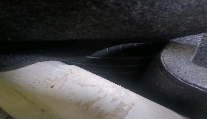 2013 Volkswagen Vento TRENDLINE 1.6, Petrol, Manual, 1,22,125 km, tyre