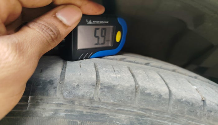 2011 Honda Civic 1.8L I-VTEC V AT SUNROOF, Petrol, Automatic, 68,325 km, tyre