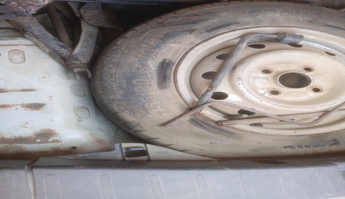 2015 Maruti Wagon R 1.0 LXI, Petrol, Manual, 85,926 km, tyre