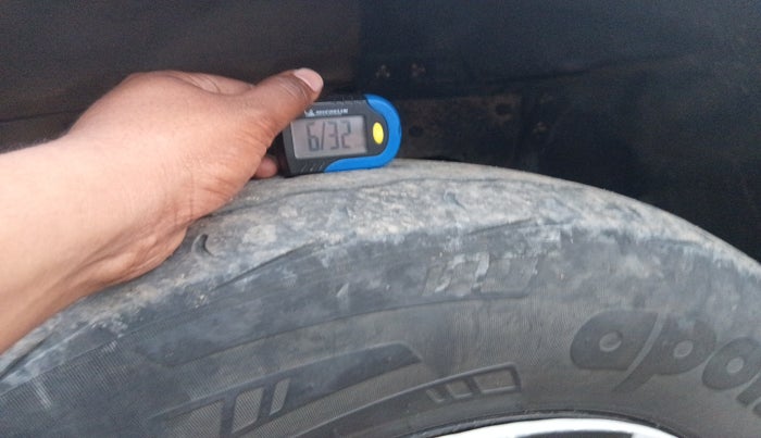 2012 Mahindra Scorpio EX M2DI, Diesel, Manual, 1,42,777 km, tyre