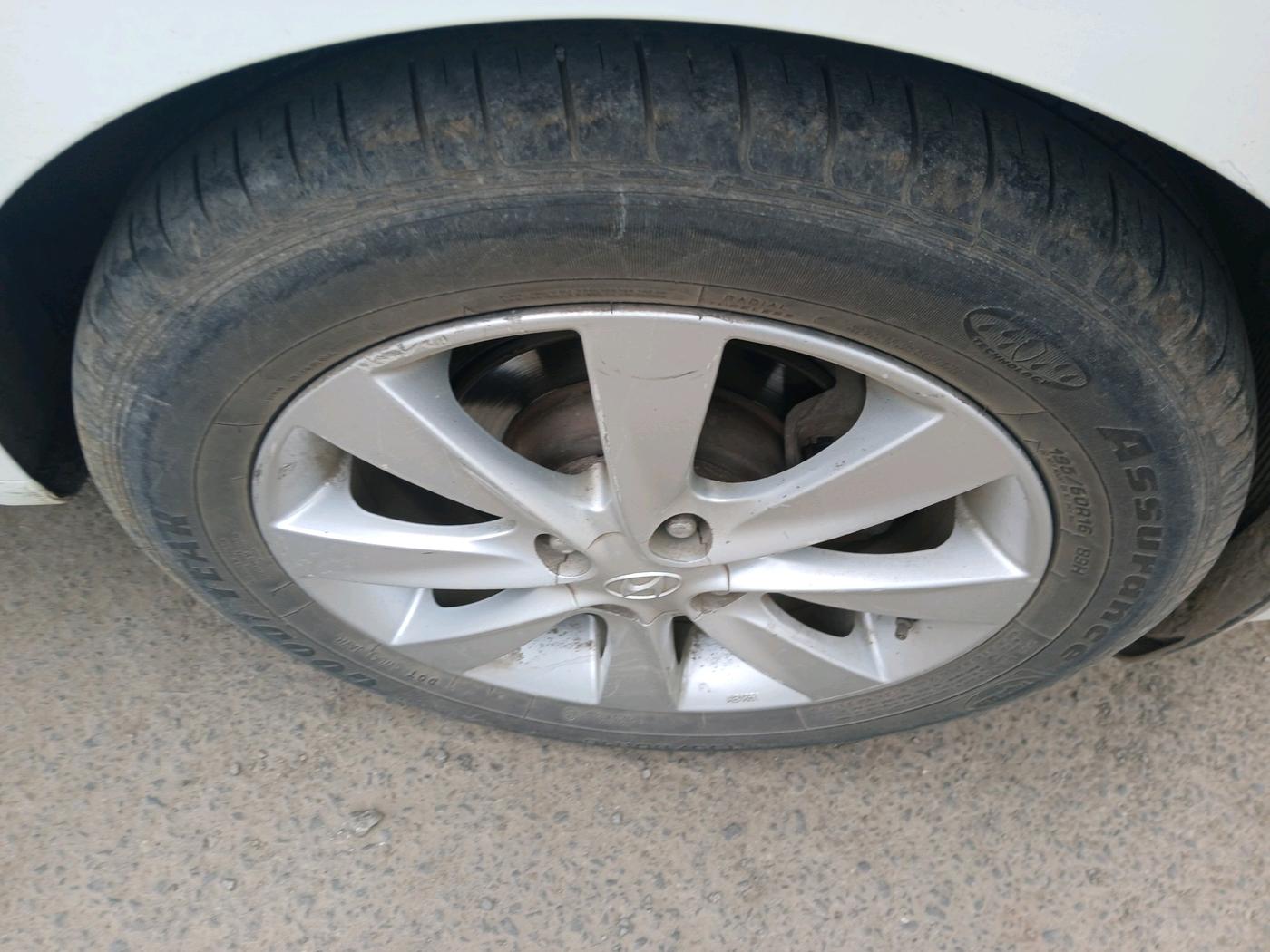 2012 Hyundai Verna FLUIDIC 1.6 CRDI SX OPT, Diesel, Manual, 1,48,604 km, tyre
