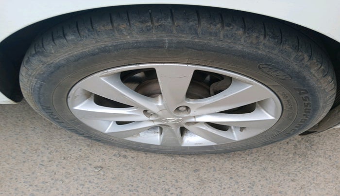 2012 Hyundai Verna FLUIDIC 1.6 CRDI SX OPT, Diesel, Manual, 1,48,604 km, tyre