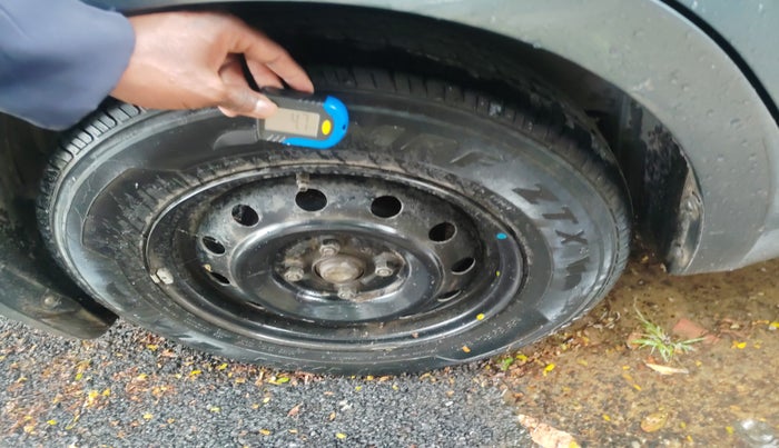 2010 Maruti Swift Dzire VXI, Petrol, Manual, 98,560 km, tyre