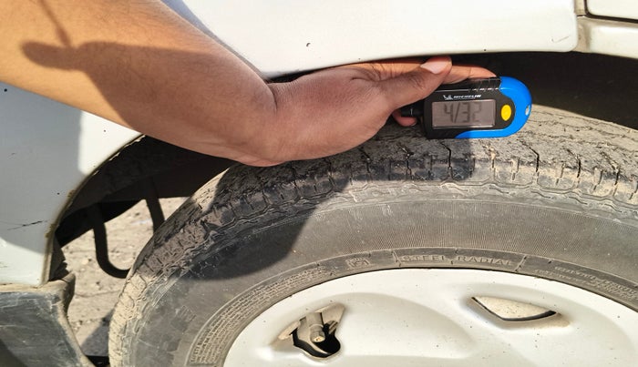 2022 Maruti Eeco 5 STR AC CNG, Petrol, Manual, 88,435 km, tyre