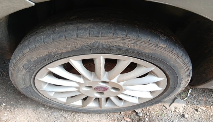 2012 Fiat Linea EMOTION 1.3, Diesel, Manual, 1,46,553 km, tyre