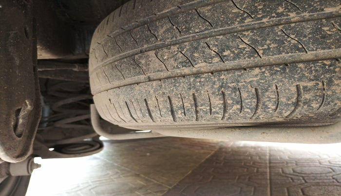 2016 Maruti Ertiga VXI CNG, Petrol, Manual, 1,58,140 km, tyre