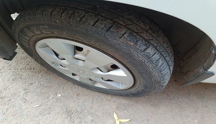 2015 Maruti Wagon R 1.0 LXI CNG, Petrol, Manual, 81,622 km, tyre
