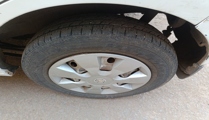 2015 Maruti Wagon R 1.0 LXI CNG, Petrol, Manual, 81,622 km, tyre
