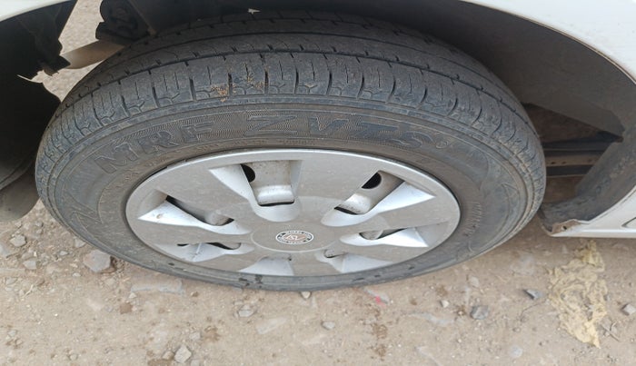 2015 Maruti Wagon R 1.0 LXI CNG, Petrol, Manual, 81,622 km, tyre