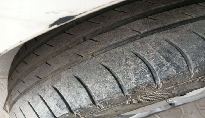 2017 Maruti Ertiga VXI, Petrol, Manual, 83,879 km, tyre